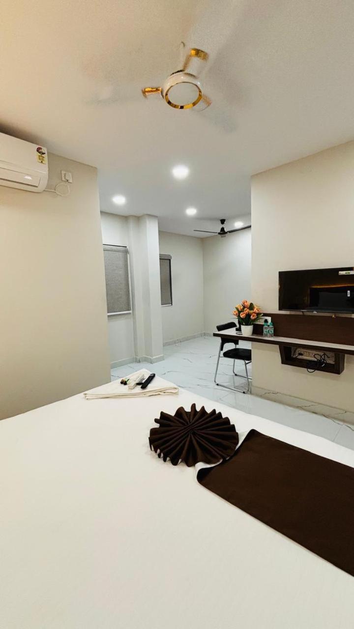 Hotel Mithra Grand Hyderabad Exteriör bild